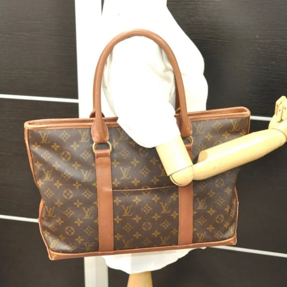 Authentic Louis Vuitton Monogram Canvas The “ Weekend Sac tote PM